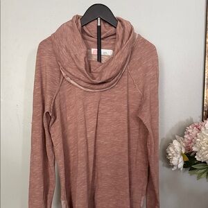Free people beach  two body corps deuk .Elegant Mauve Cowl Neck Sweater